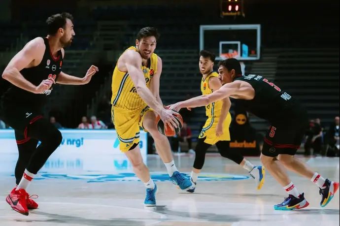 טי ג'יי ליף, מכבי תל אביב