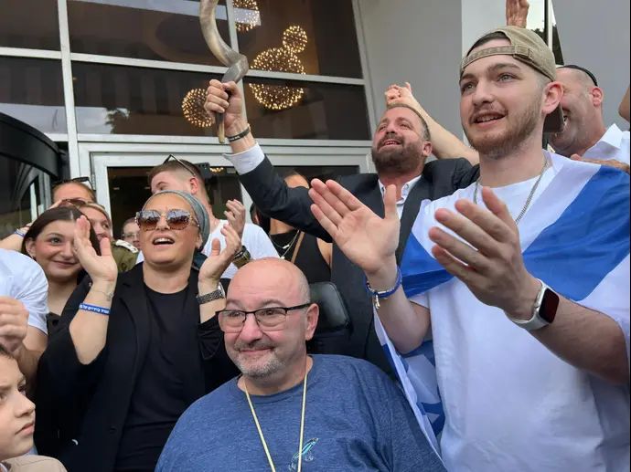 שורד השבי בר קופרשטיין חוזר הביתה, 2 בנובמבר 2025