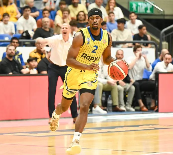 שחקן מכבי תל אביב ג'ימי קלארק