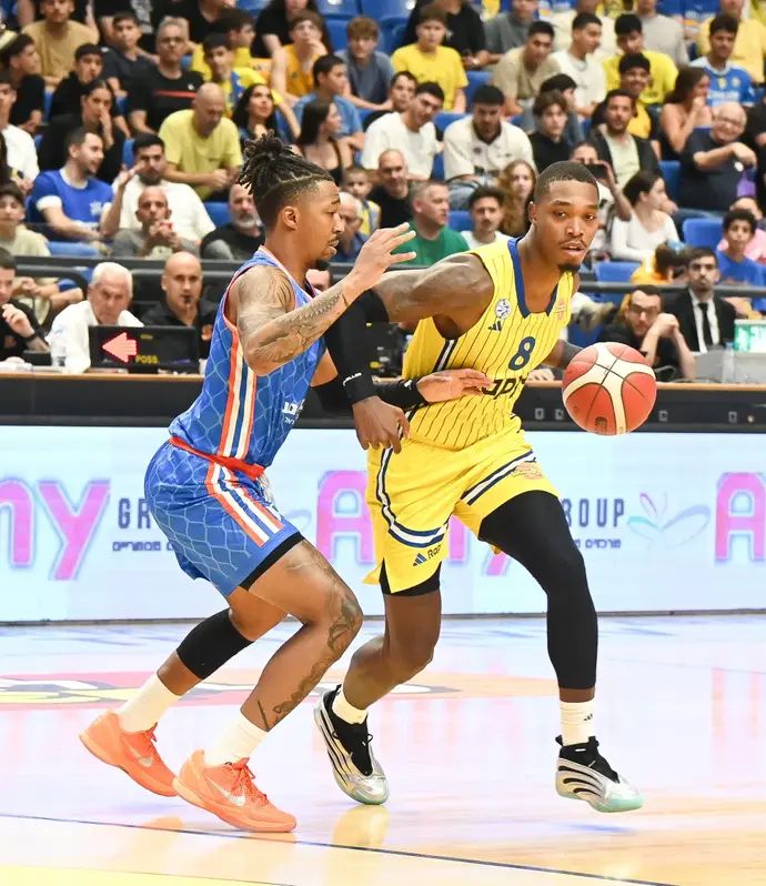 שחקן מכבי תל אביב לוני ווקר