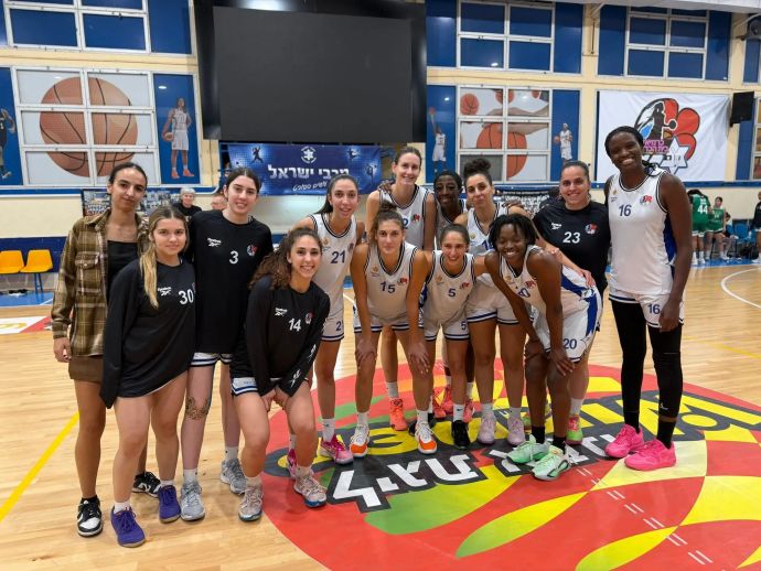 שחקניות מכבי כרמיאל