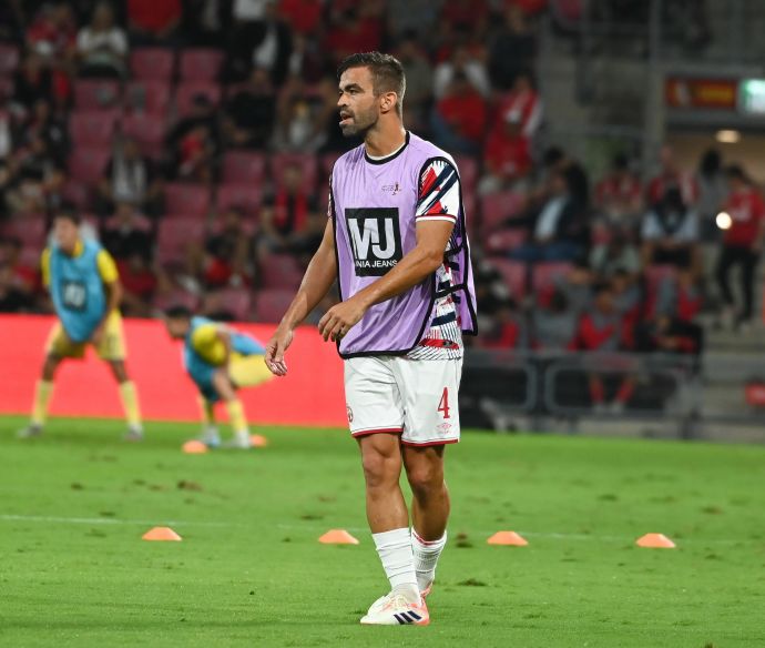 מיגל ויטור שחקן הפועל באר שבע בחימום