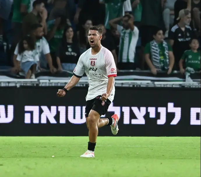 איליי מדמון שחקן הפועל ירושלים חוגג שער