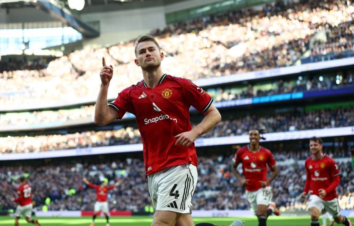 מתיאס דה ליכט חוגג שער עבור מנצ'סטר יונייטד