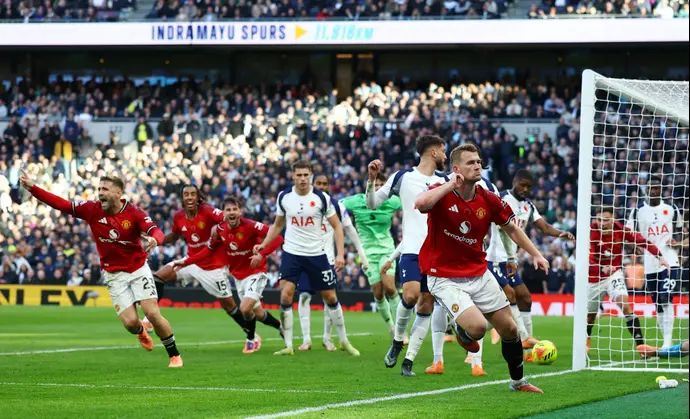 מתיאס דה ליכט חוגג שער עבור מנצ'סטר יונייטד