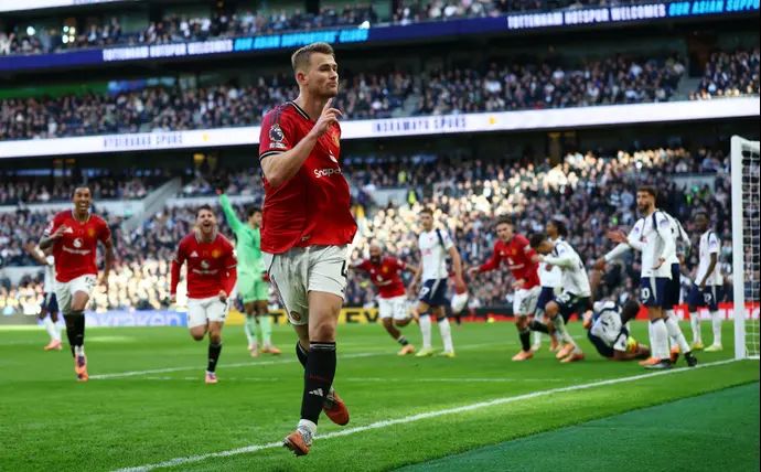 מתיאס דה ליכט חוגג שער עבור מנצ'סטר יונייטד