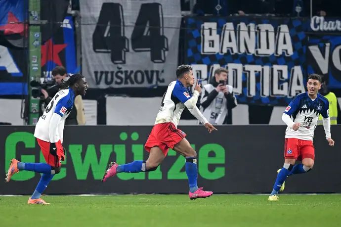 רנספורד קוניגסדורפר שחקן המבורג חוגג שער