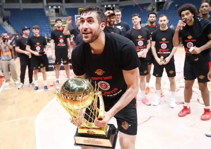 יובל זוסמן אחרי הזכייה של הפועל ירושלים בגביע ווינר