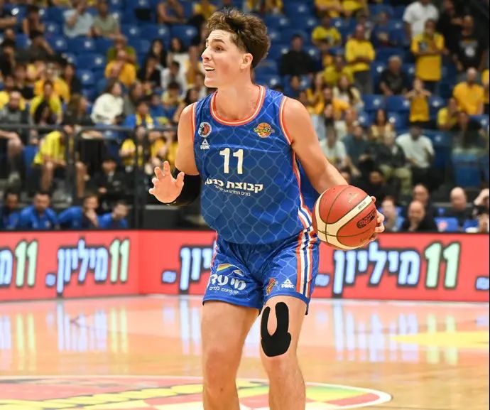 שחקן מכבי רמת גן אדם אריאל