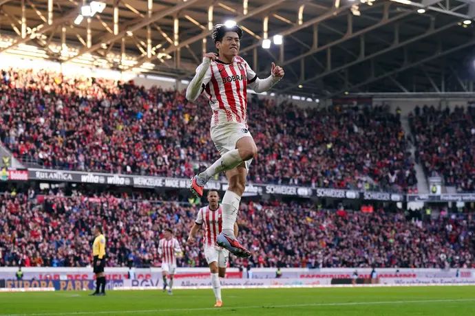 יואיטו סוזוקי שחקן פרייבורג חוגג שער