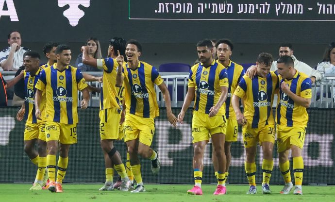 שחקני מכבי תל אביב חוגגים