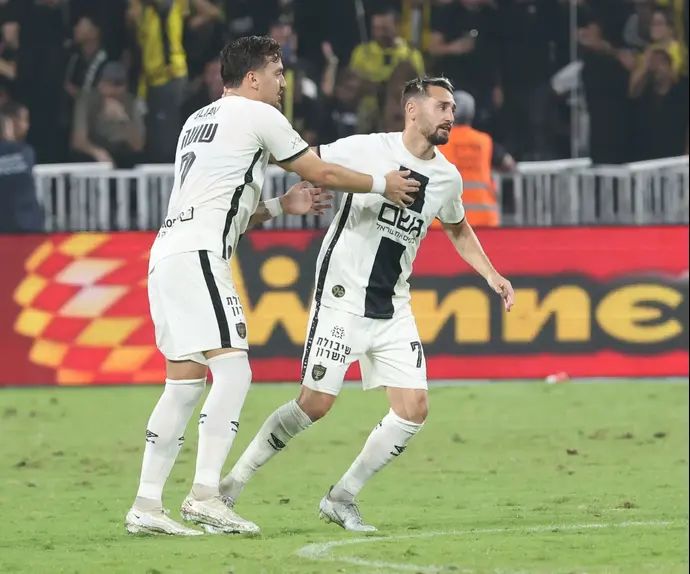 עומר אצילי חוגג עם ירדן שועה, בית"ר ירושלים