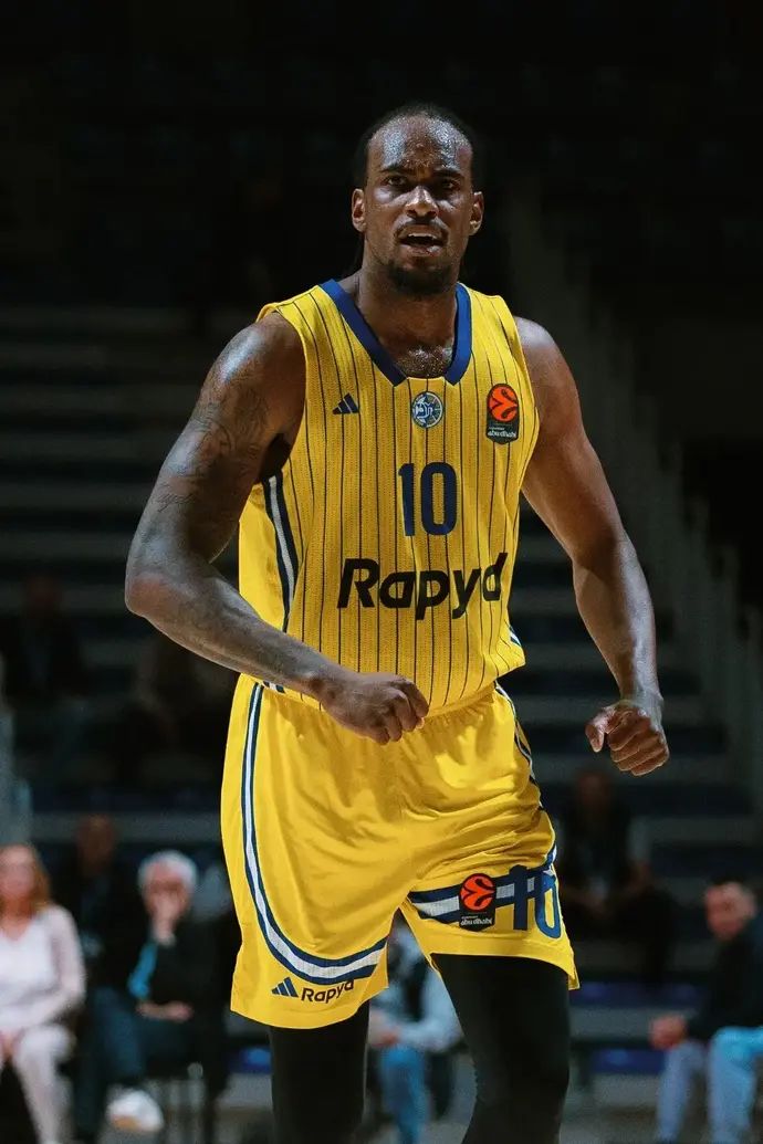 אושיי בריסט, מכבי תל אביב