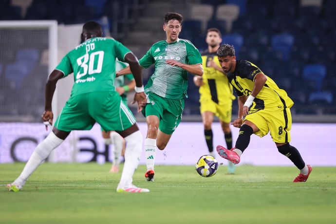 ירין לוי שחקן בית"ר ירושלים מול גוני נאור שחקן מכבי חיפה