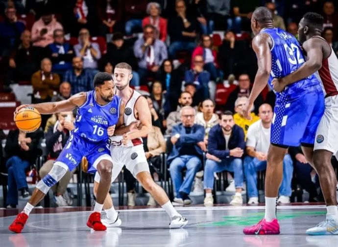 טוני דגלאס שחקן בני הרצליה