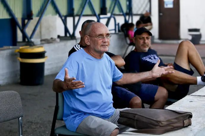 מנחם כהן אוהד צפרירים חולון