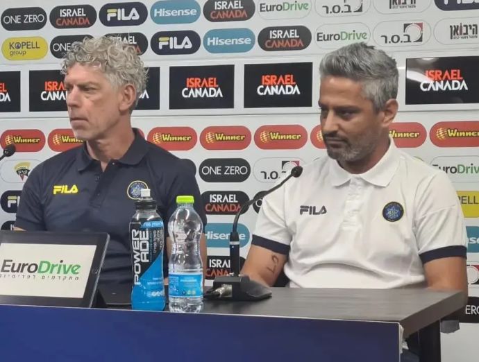 בעלי מכבי תל אביב מיטש גולדהאר לצד ברק יצחקי