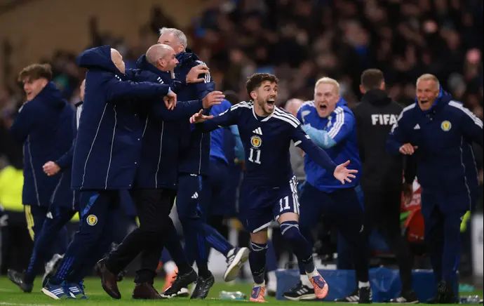 נבחרת סקוטלנד חוגגת העפלה למונדיאל