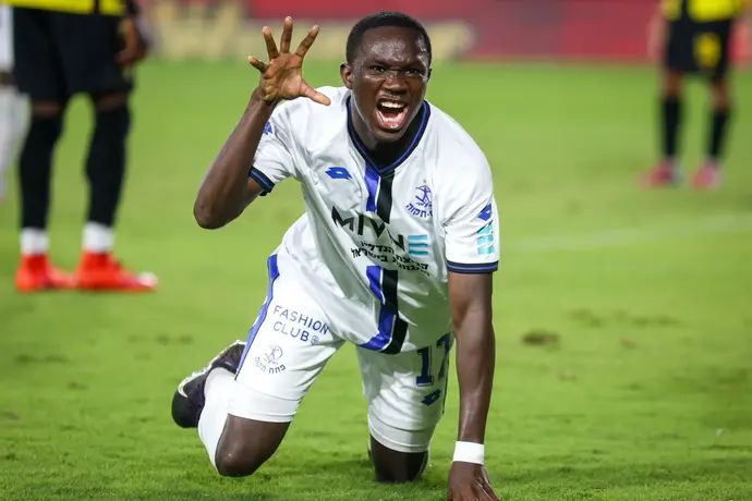 צ'יפיוקה סונגה שחקן הפועל פתח תקוה חוגג שער