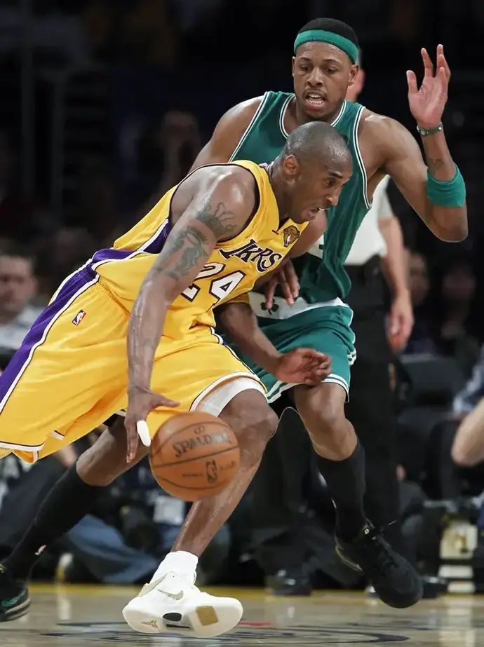 פורוורד בוסטון סלטיקס פול פירס שומר על קובי בריאנט