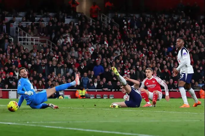 לאנדרו טרוסאר, ארסנל, כובש מול טוטנהאם