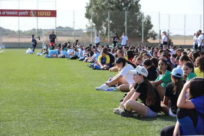 400 תלמידות בתי הספר הגיעו ליום חשיפה לכדורגל נשים