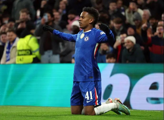 אסטבאו שחקן צ'לסי חוגג שער