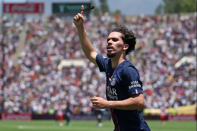 ויטיניה שחקן פריז סן ז'רמן חוגג שער