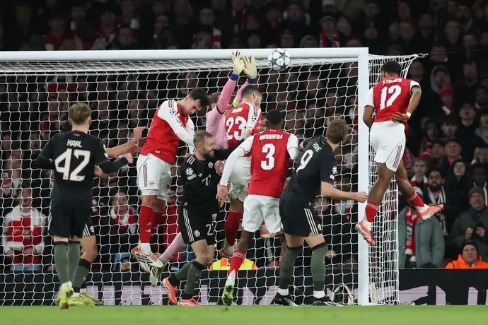 יוריאן טימבר, שחקן ארסנל, כובש מול באיירן מינכן