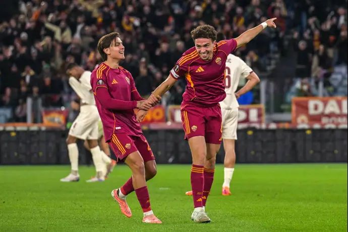 פאולו דיבאלה לצד ניל אל איינאווי, רומא