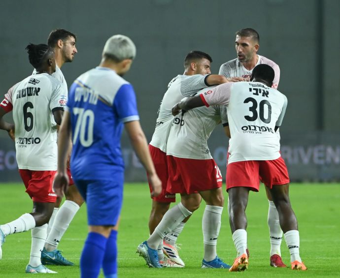 שחקני הפועל ירושלים חוגגים