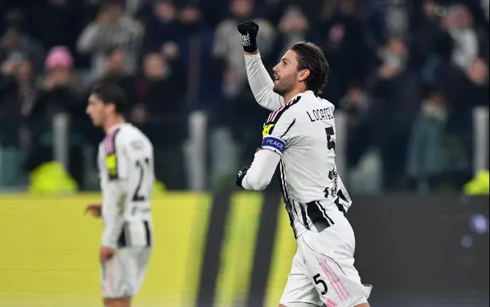 מנואל לוקאטלי שחקן יובנטוס חוגג שער