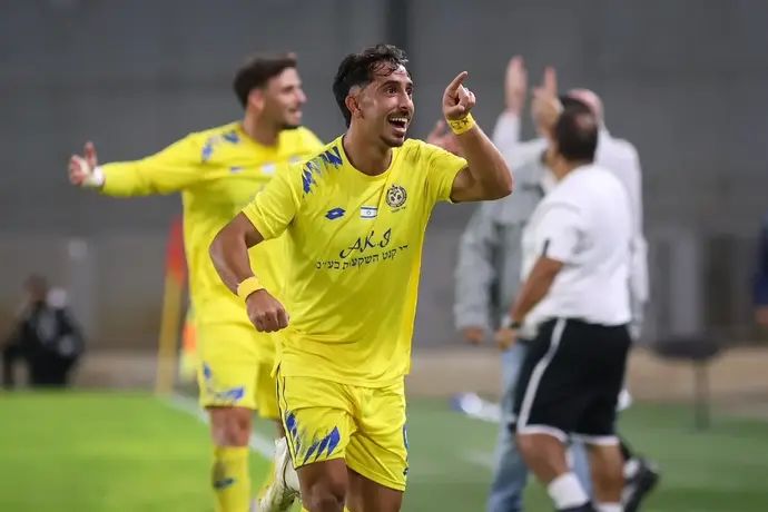 אופק עובדיה שחקן מכבי הרצליה חוגג שער