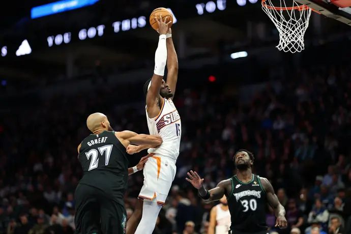 מארק וויליאמס שחקן פיניקס סאנס מול רודי גובר שחקן מינסוטה טימברוולבס