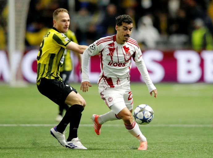 שחקן קייראט דן גלזר מול שחקן אולימפיאקוס צ'יקיניו