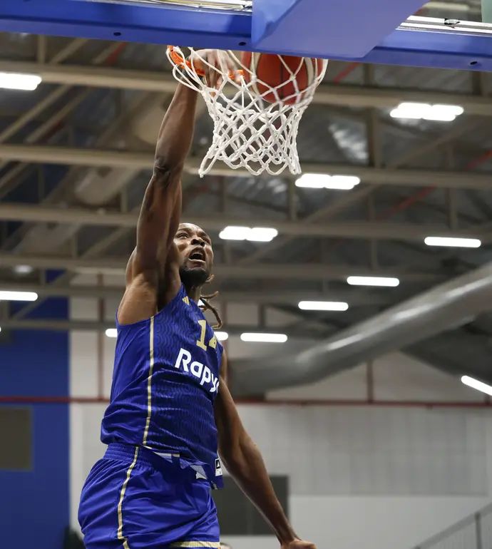 שחקן מכבי תל אביב, קליפורד אומורי