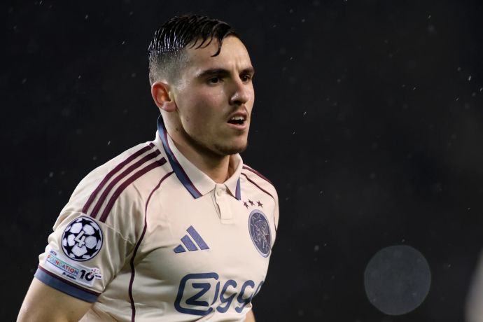 אוסקר גלוך שחקן אייאקס חוגג שער