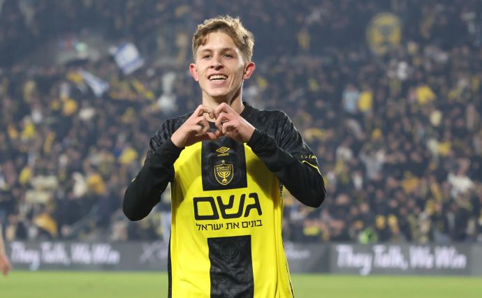 עדי יונה שחקן בית"ר ירושלים חוגג שער