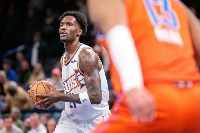 נייג'ל הייז דייויס במדי פיניקס