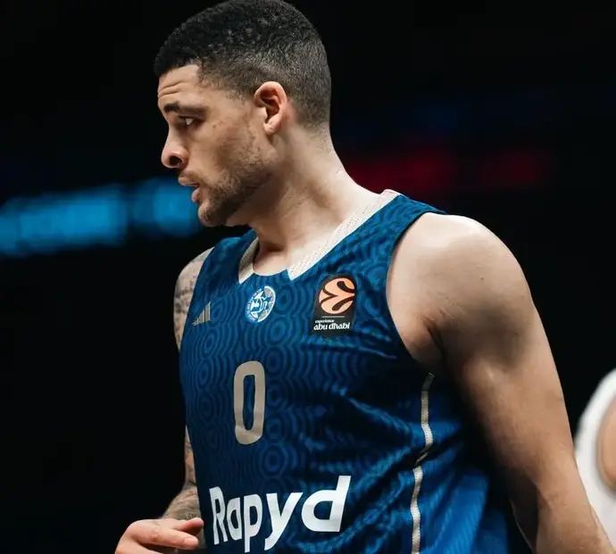 איפה לונדברג, שחקן מכבי תל אביב