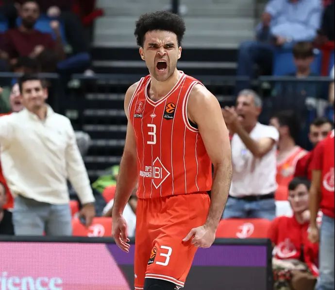 אלייז'ה בריאנט, שחקן הפועל תל אביב