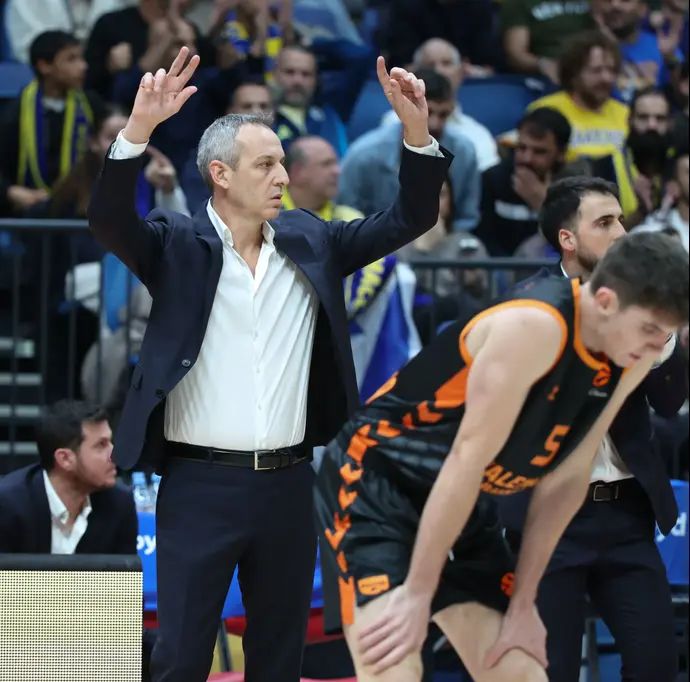 מאמן מכבי תל אביב עודד קטש