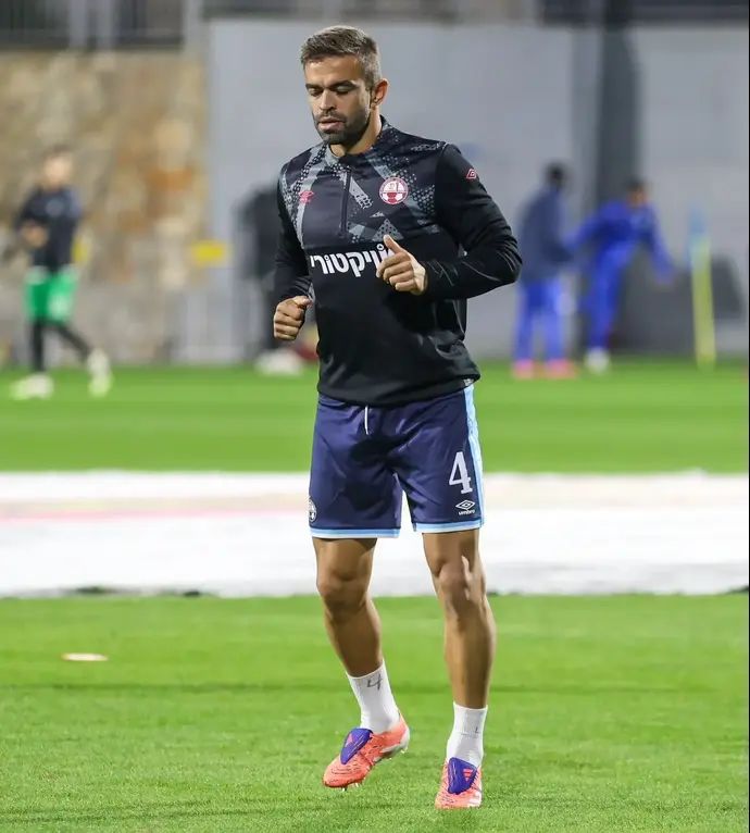 מיגל ויטור שחקן הפועל באר שבע בחימום