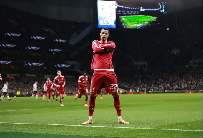 הוגו איקיטיקה חוגג שער לזכות ליברפול