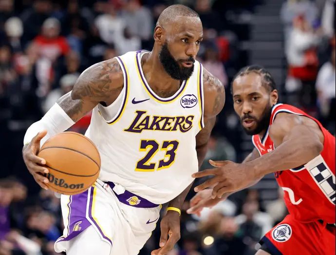 לברון ג'יימס מול קוואי לאונרד