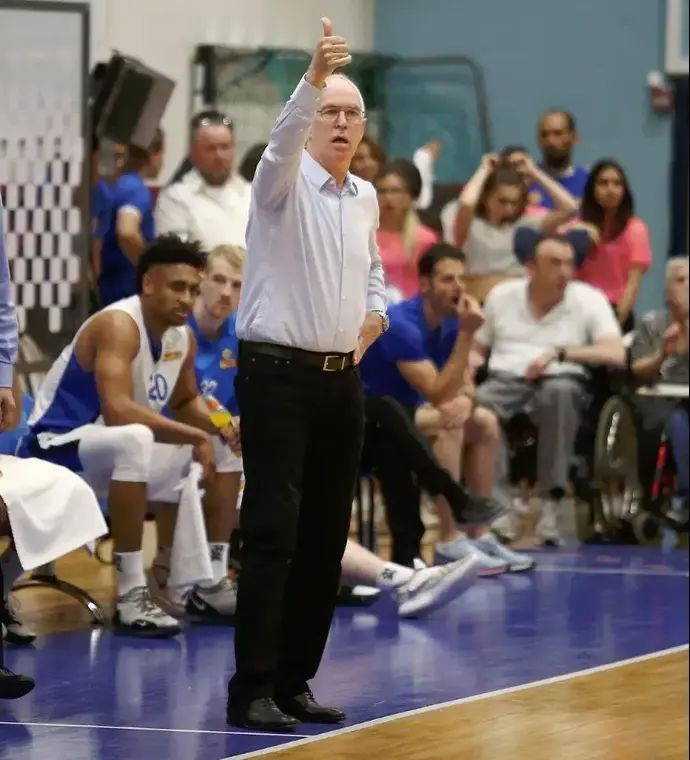 אריק שיבק מאמן בני הרצליה