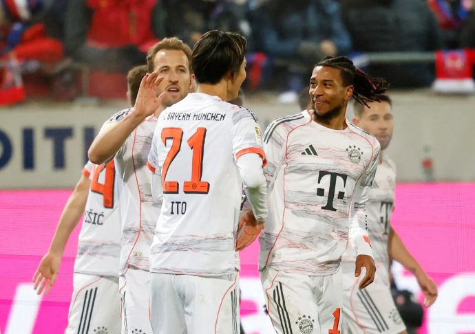 מייקל אוליסה, הארי קיין שחקני באיירן מינכן חוגגים