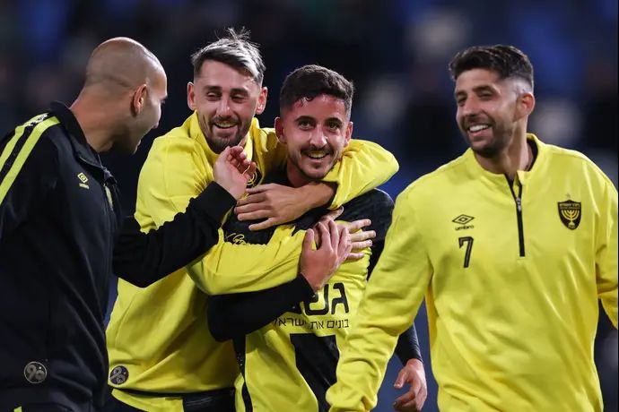 זיו בן שימול שחקן בית"ר ירושלים חוגג, איתו דור מיכה, עומר אצילי, דור חוגי