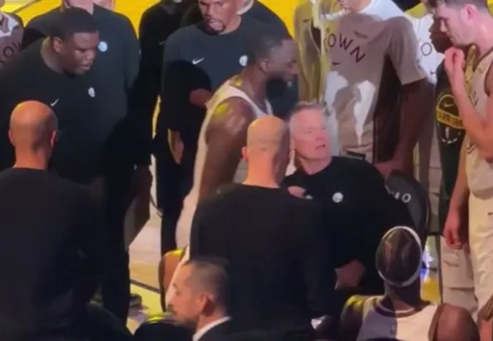 שחקן גולדן סטייט ווריירס דריימונד גרין לצד סטיב קר