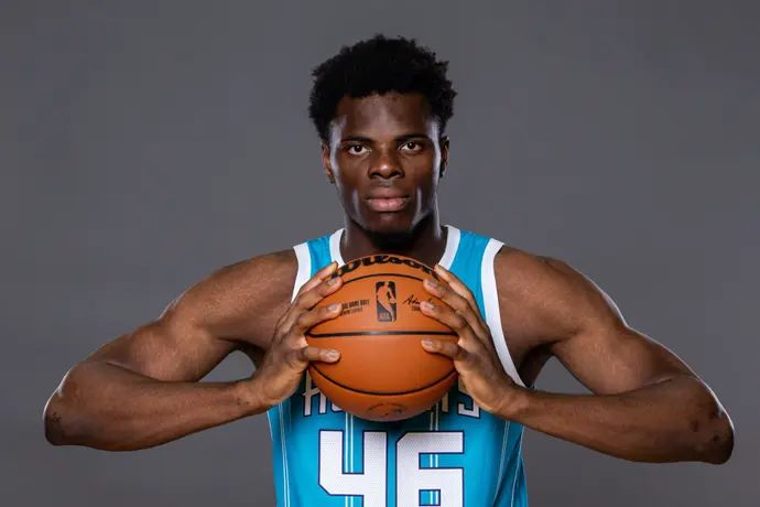 לא שיחק בה. ג'יימס נאג'י במדי שארלוט